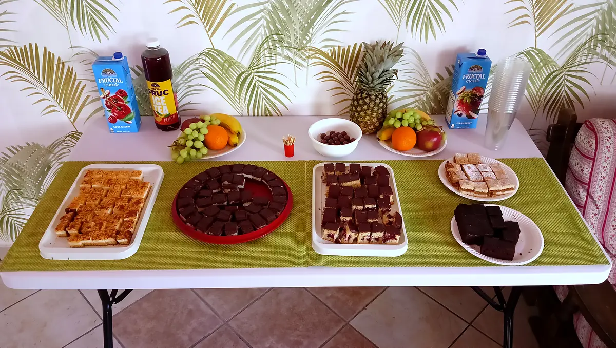 Pogostitev na dogodku: pecivo, sadje in sokovi